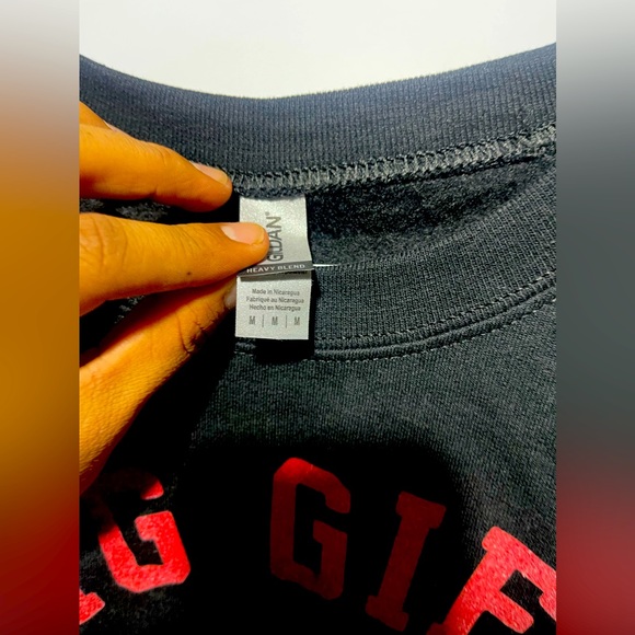 Medium sweater !!! - Picture 3 of 3